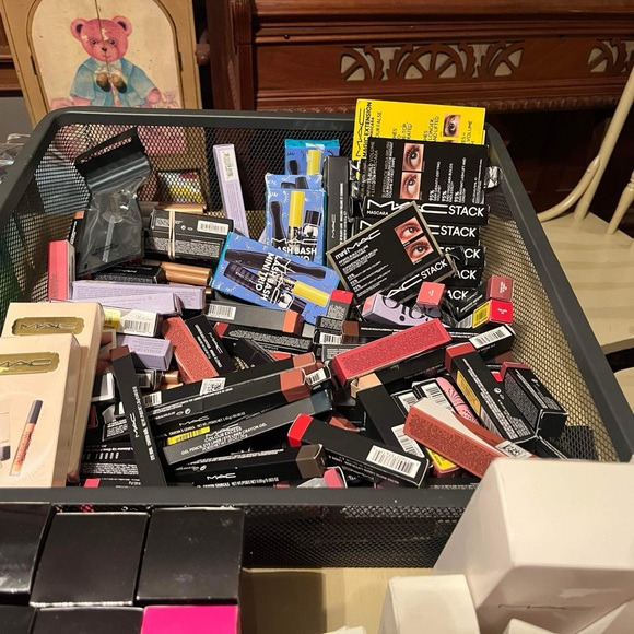 Brand New Mac Cosmetics Large Mystery Box - Picture 6 of 6